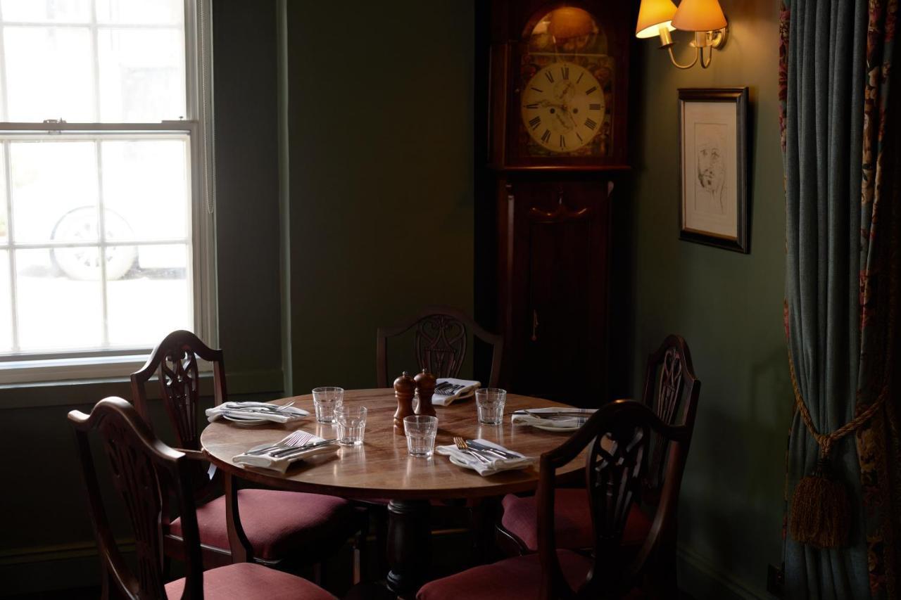 The Pembroke Arms Wilton (Wiltshire) Exterior foto